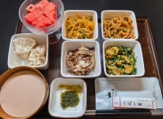 华为余承东打卡“鸿蒙大酒店”：四菜一汤还有水果