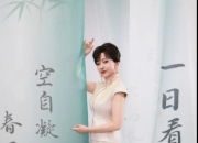 71岁赵雅芝新中式套装亮相