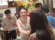 董璇张维伊庭院婚宴全记录：9岁年龄差无碍甜