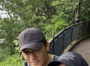刘嘉玲梁朝伟晨跑照